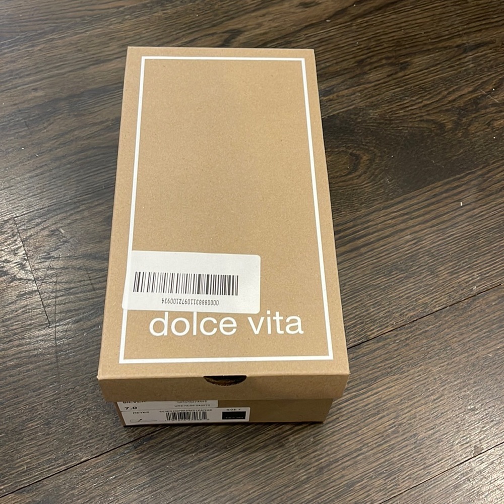 Dolce vita Reyes shoe box